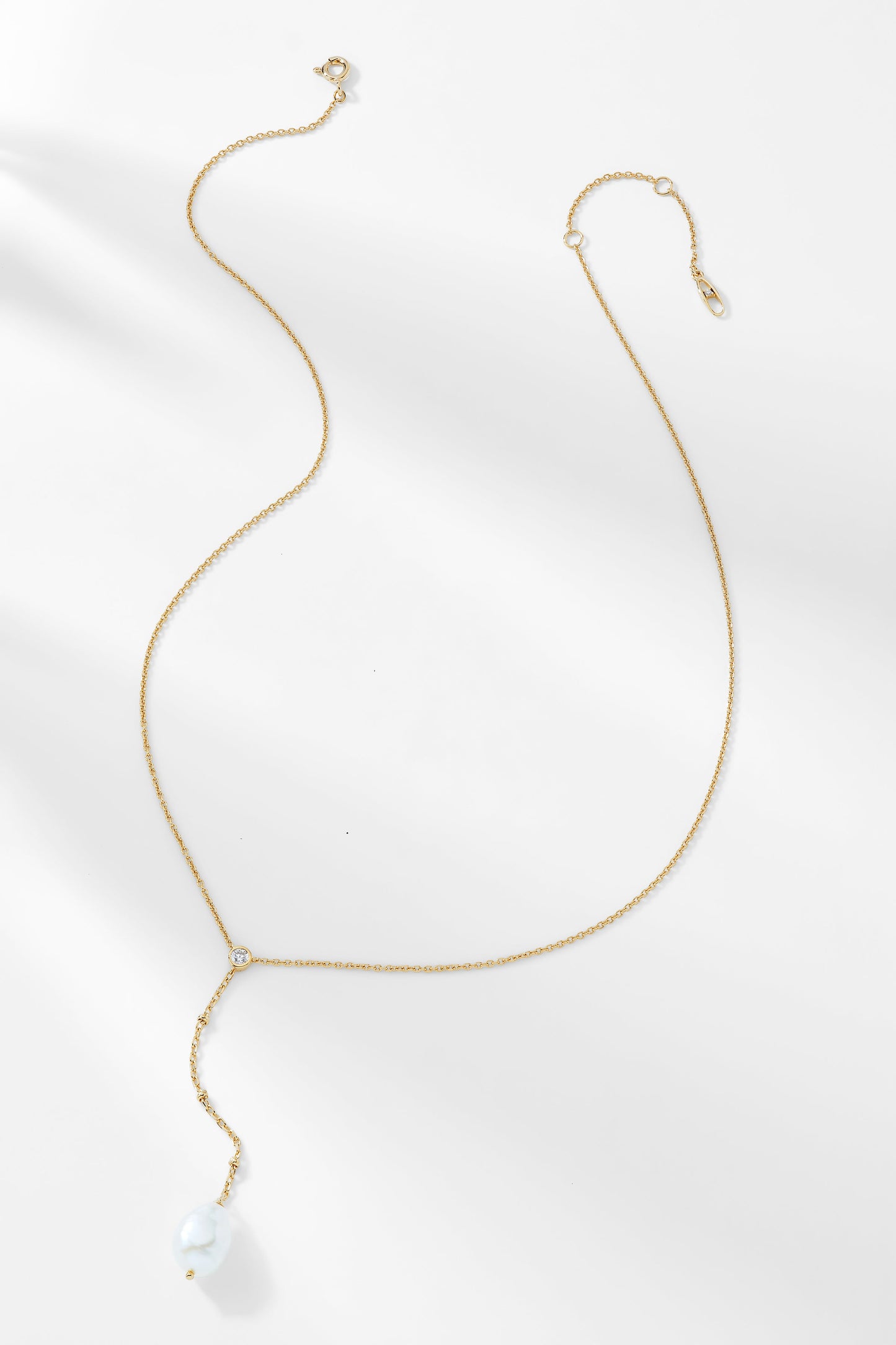 DOT DOT DOT PEARL Y NECKLACE