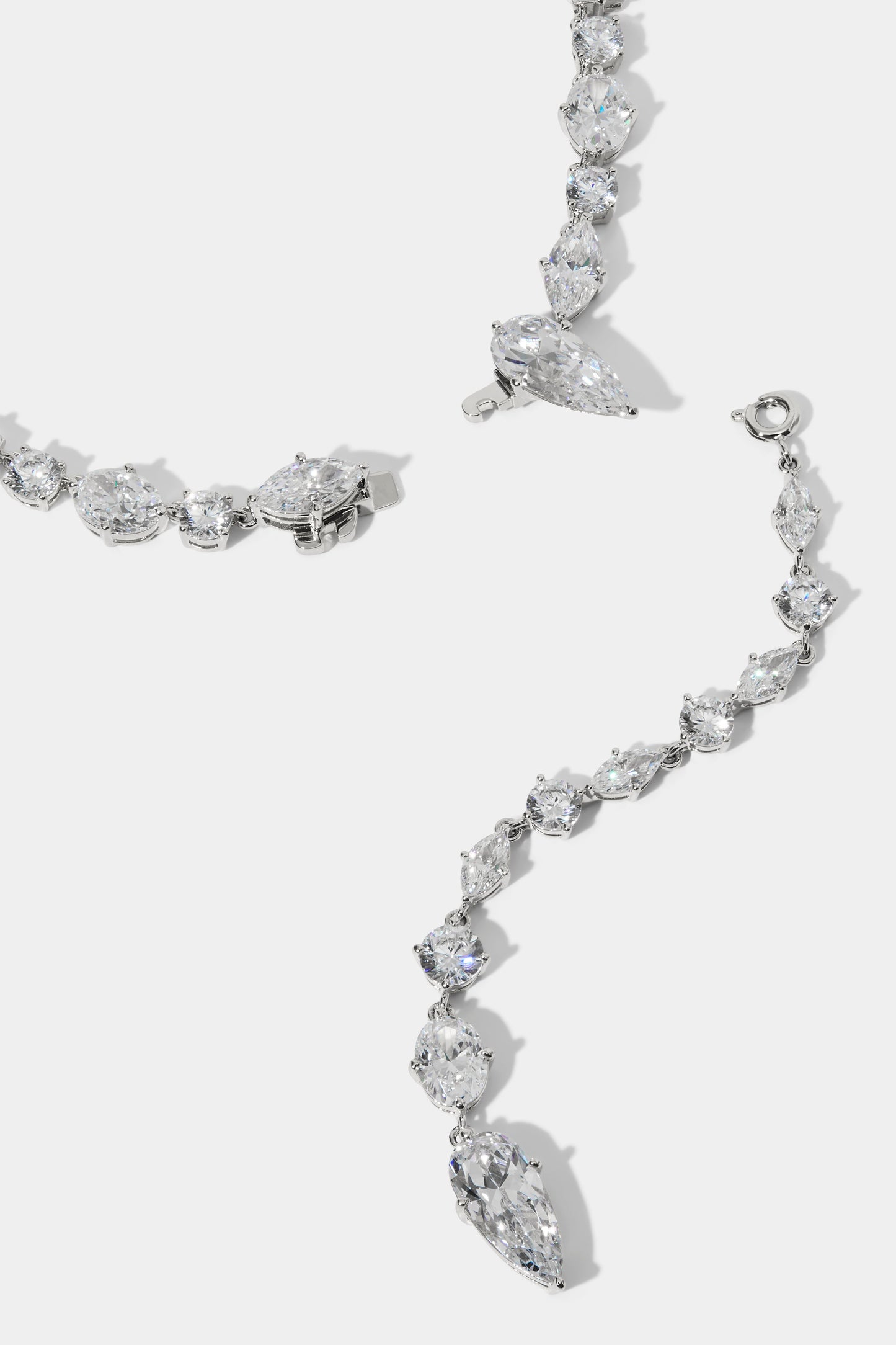 CLOSE UP OF THE RIVIERA CONVERTIBLE Y NECKLACE IN RHODIUM PLATING, HIGHLIGHTING THE REMOVABLE Y-DROP ATTACHMENT 