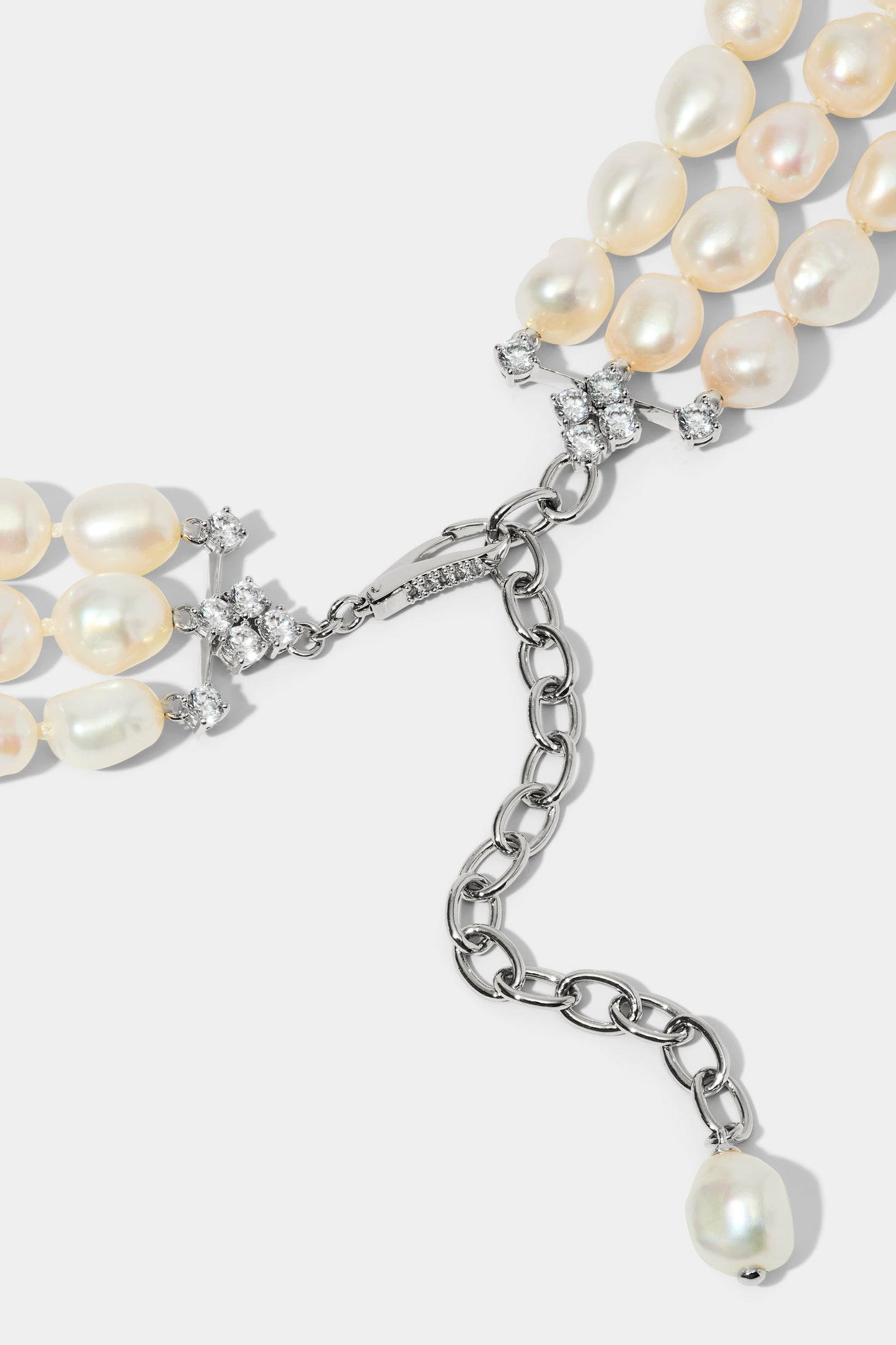 MADRID TRIPLE FRESHWATER PEARL CHOKER NECKLACE CLOSURE VIEW IN RHODIUM PLATING