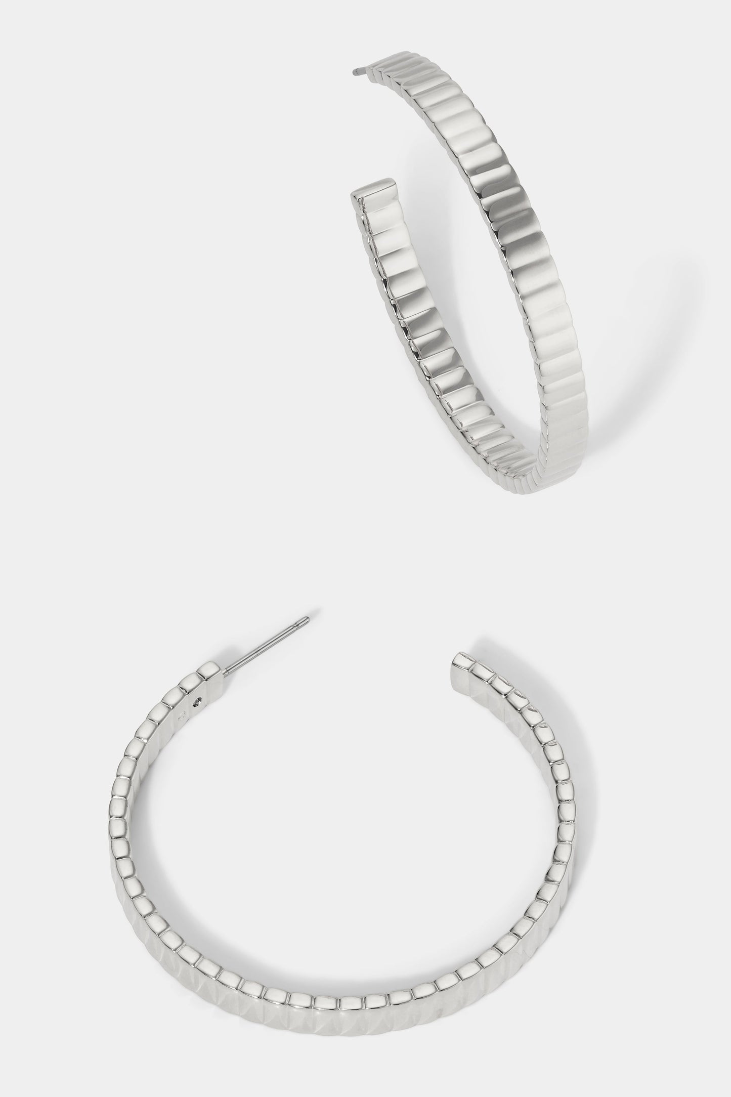 SUNLIGHT LARGE RIBBED C-HOOP EARRINGS