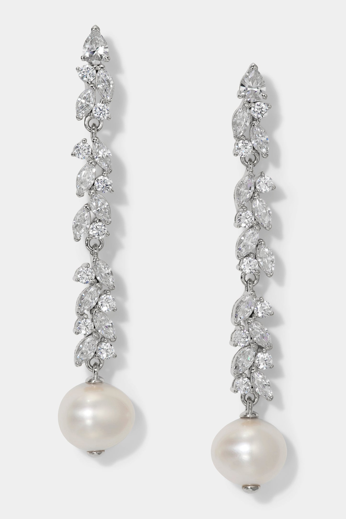 SAVANNAH LINEAR WITH PEARL EARRINGS IN RHODIUM PLATING