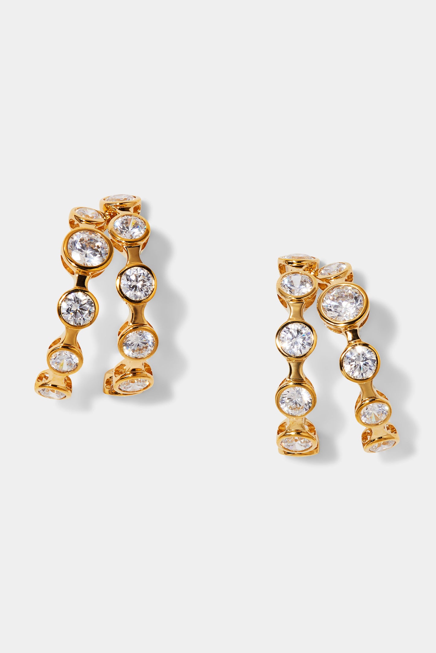 BROOKLYN DOUBLE ROW C HOOP EARRINGS IN GOLD PLATING