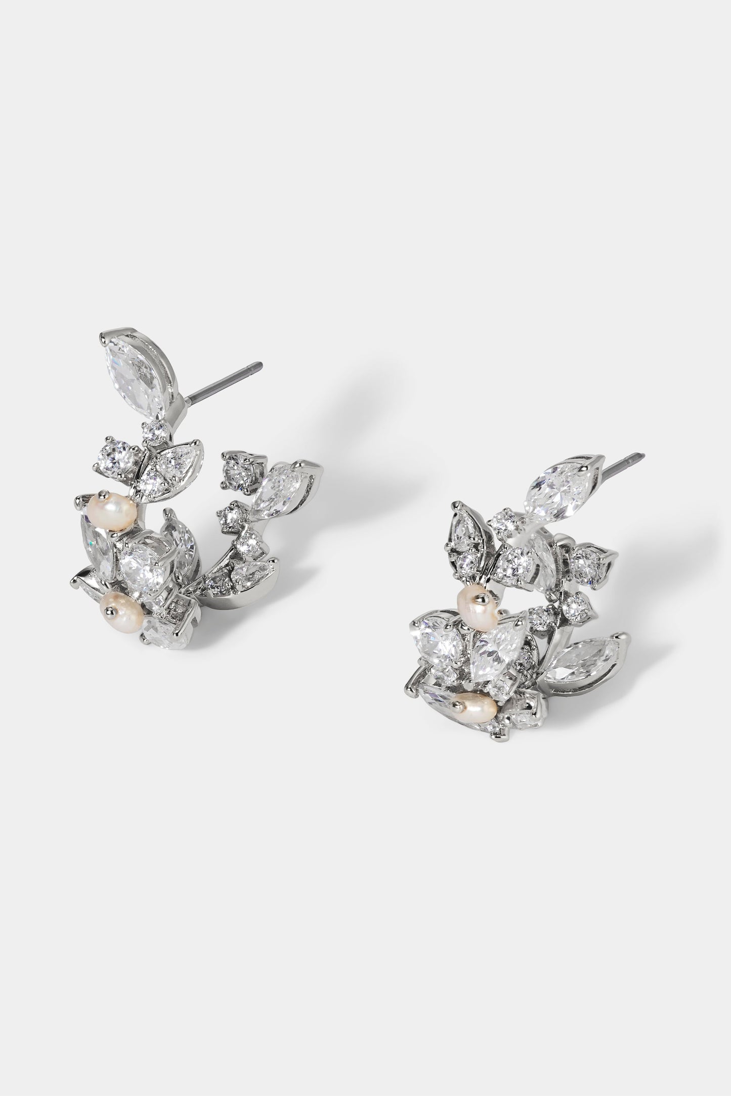 RAVISH MINI C HOOP EARRINGS IN RHODIUM PLATING.