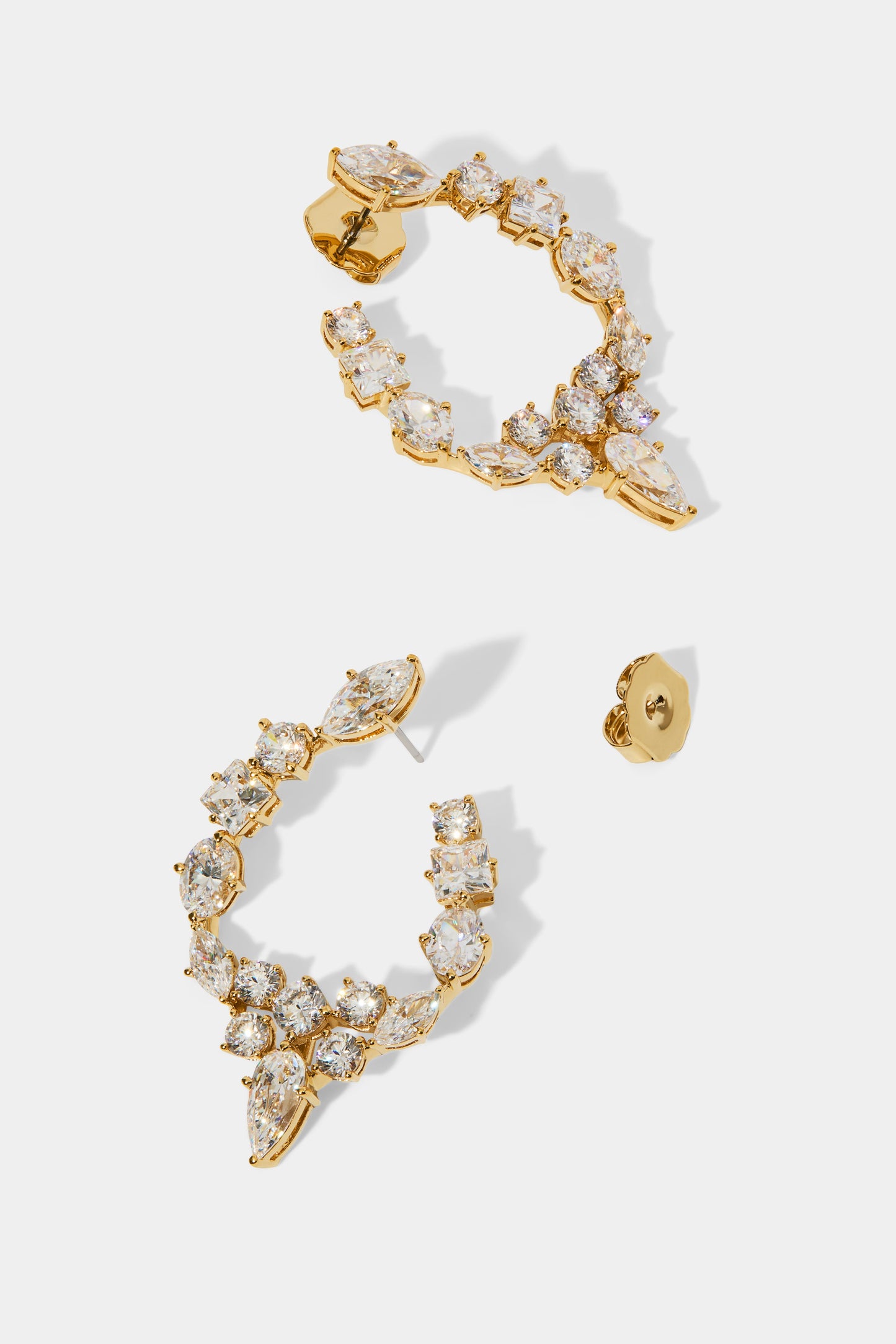 RIVIERA FRONTBACK EARRINGS IN GOLD PLATING, SHOWCASING THE POST-BACK CLOSURE