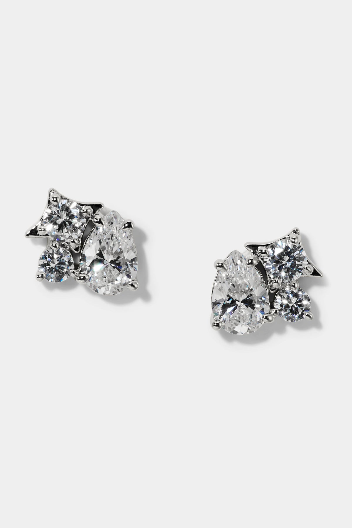 HERA SMALL CLUSTER STUDS EARRINGS IN RHODIUM PLATING