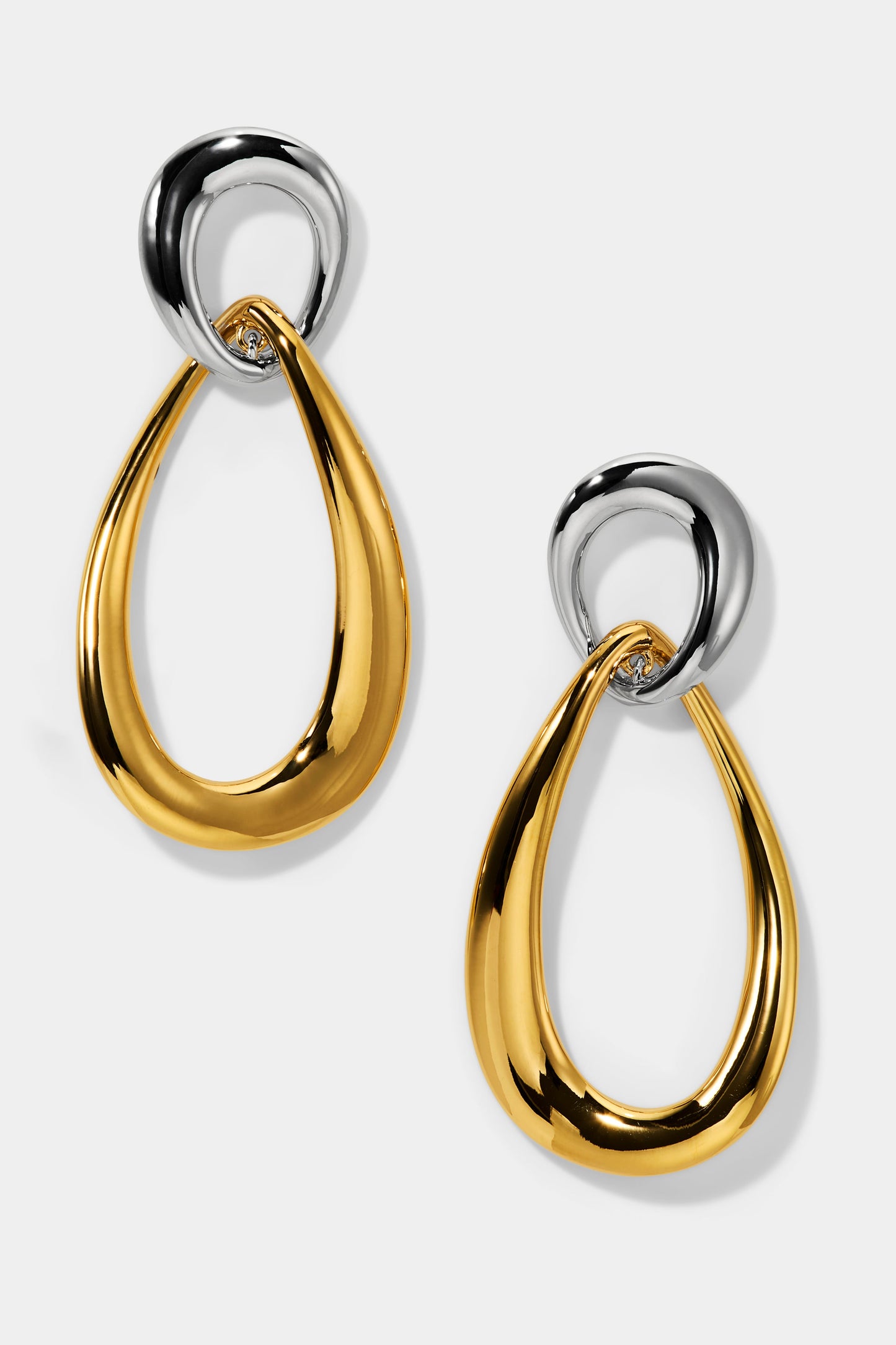 MUSE DOOR KNOCK EAR EARRINGS IN A TWO-TONE PLATING