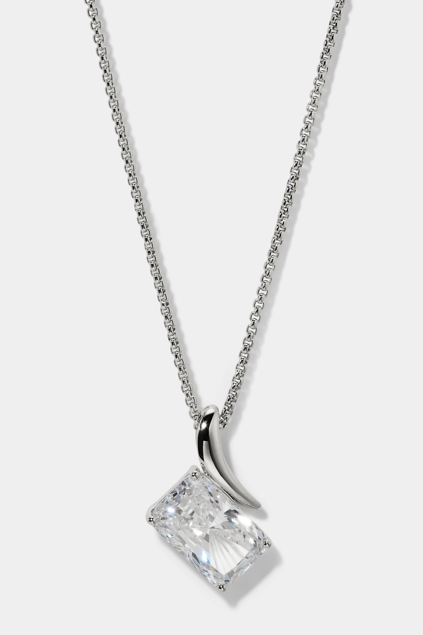 PHENOM EMERALD PENDANT NECKLACE IN RHODIUM PLATING