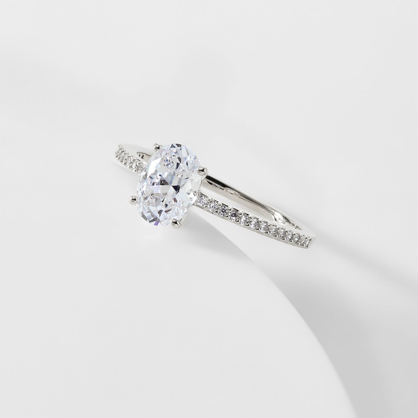 MODERN LOVE OVAL CZ RING