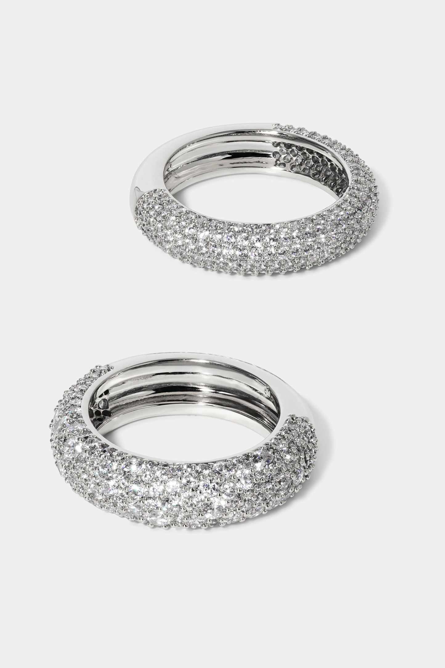 CRUSHED SET OF 2 RINGS IN RHODIUM PLATING SIDE BY SIDE