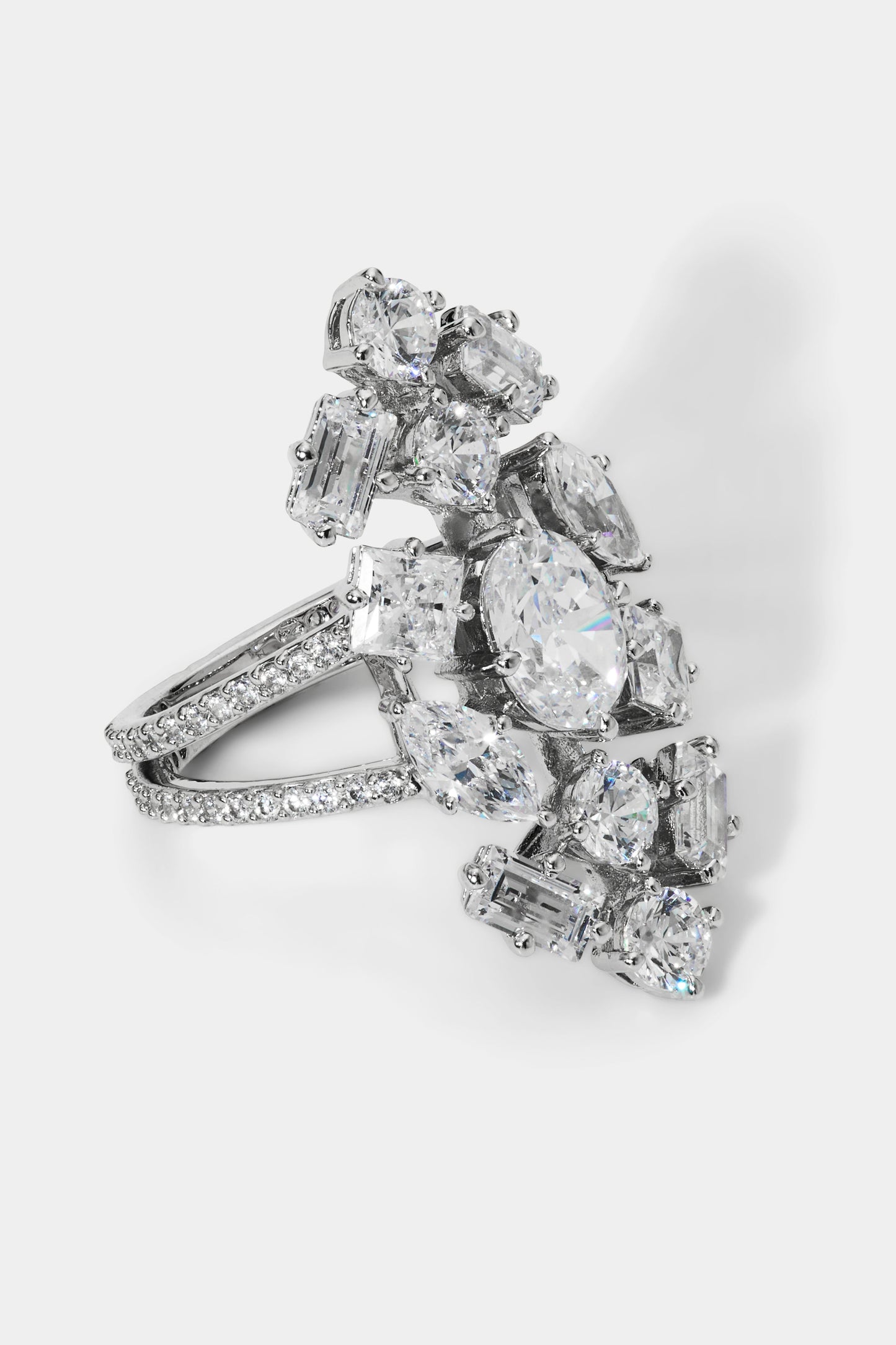 SIDE VIEW OF RIVIERA SHIELD RING IN RHODIUM PLATING.