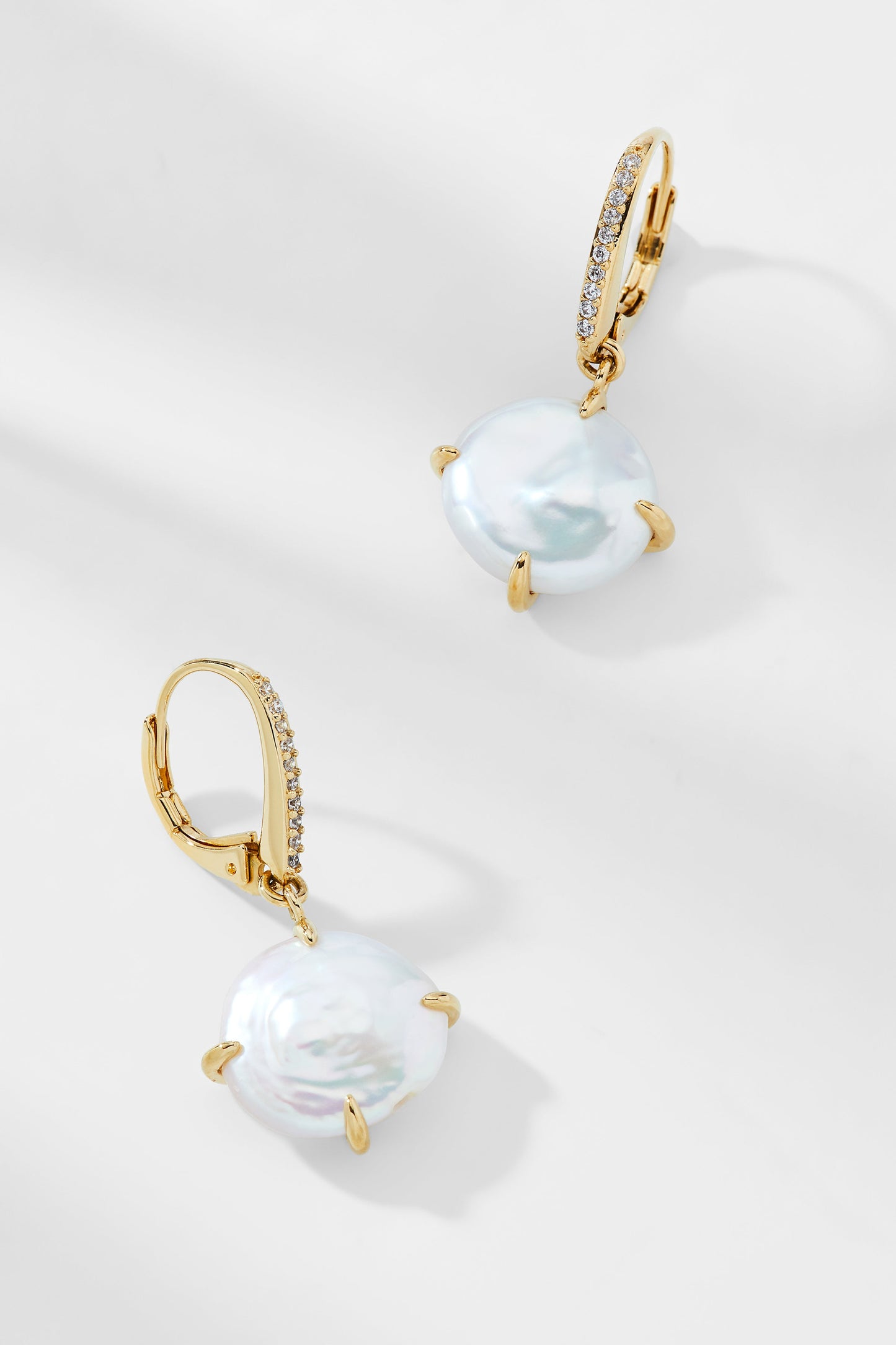 DOT DOT DOT COIN PEARL LEVERBACK EARRINGS
