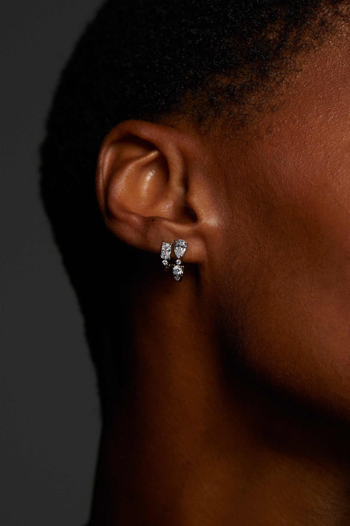 MODEL WEARING EVERLEIGH J HOOP EARRINGS. IT IS A TIGHT SHOT OF JUST HER EAR. HER HAIR IS BUZZED SO THE EARRINGS ARE IN FULL VIEW. 