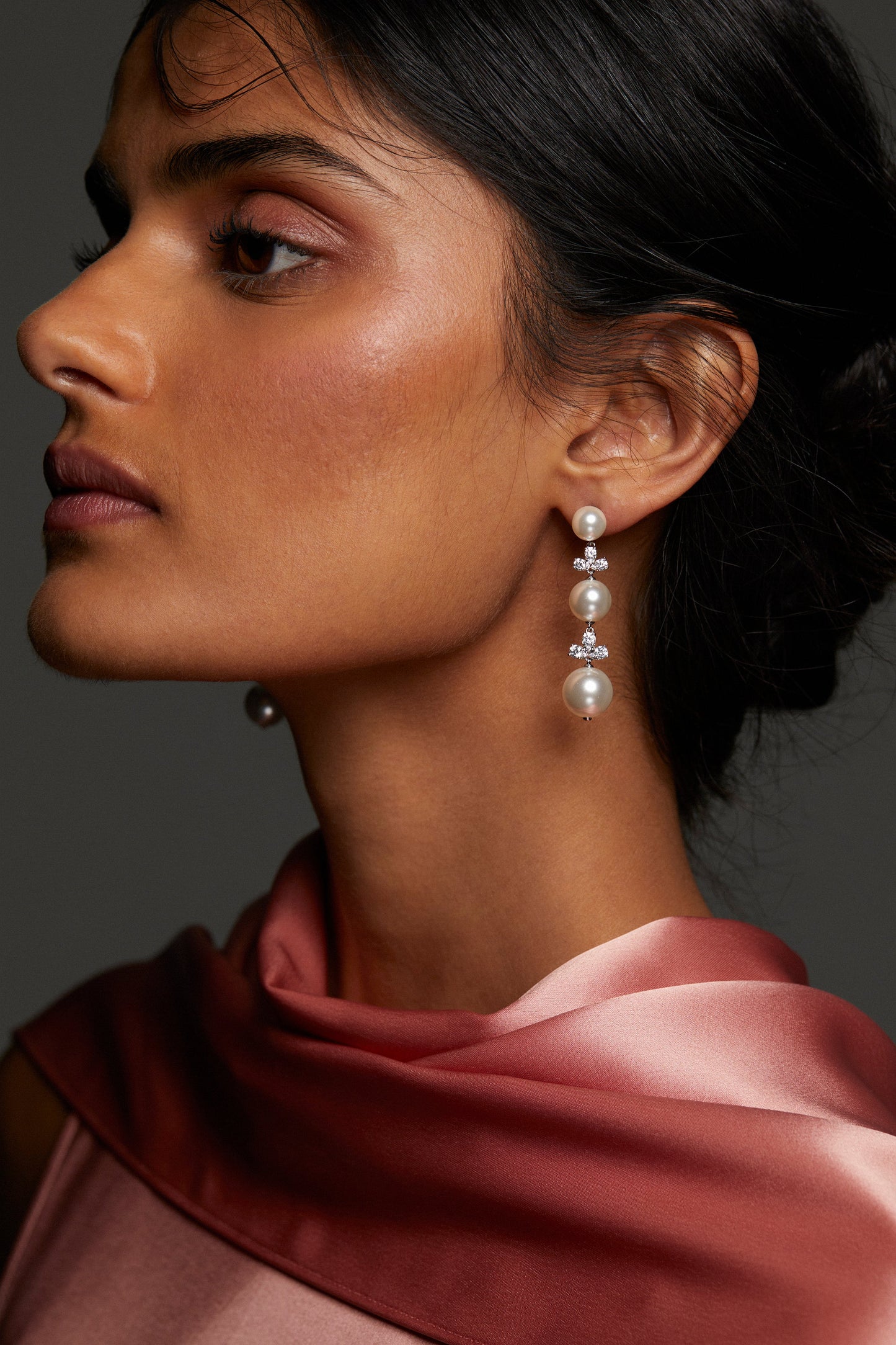VENUS PEARL LINEAR EARRINGS