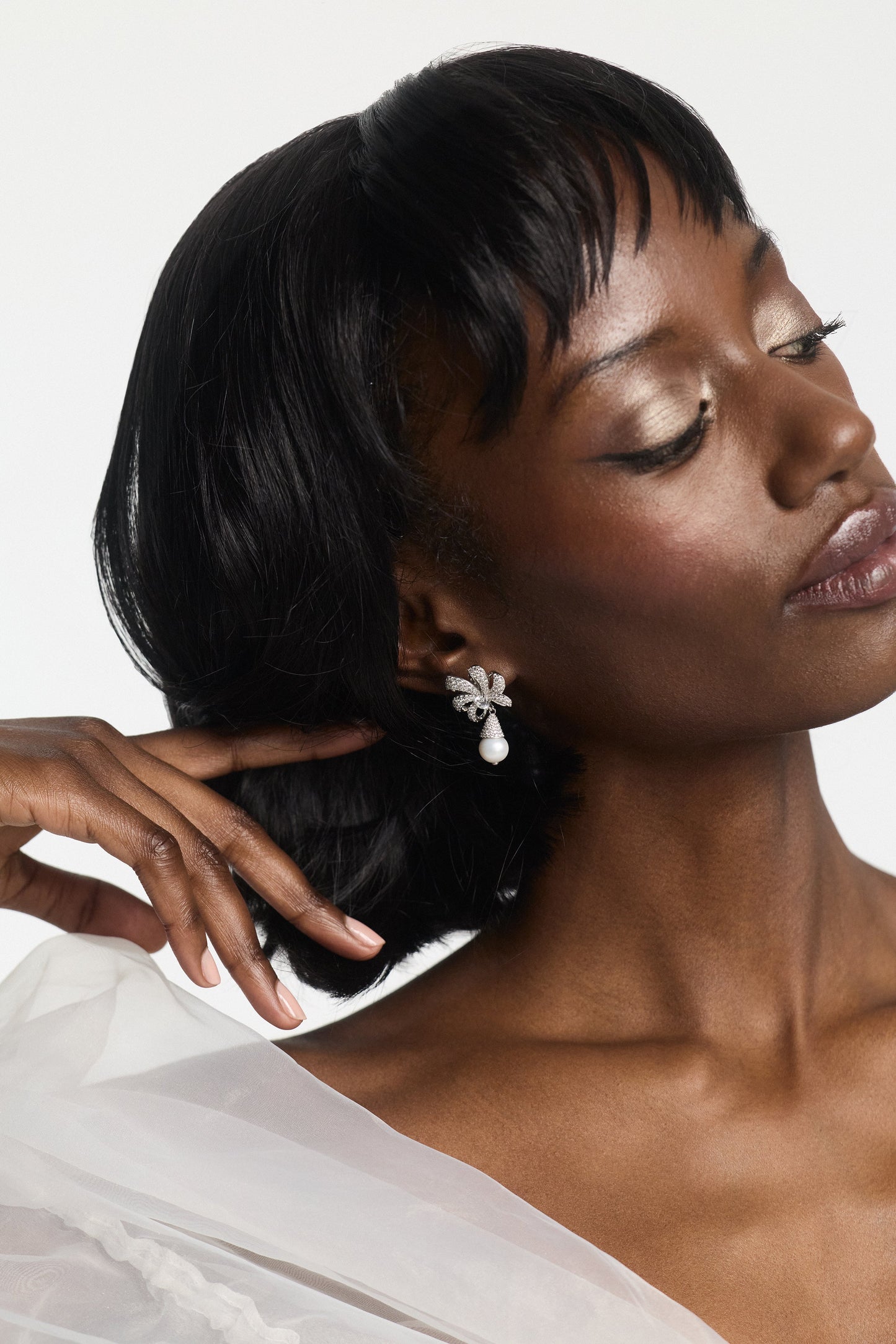 EROS PEARL DROP POST EARRINGS