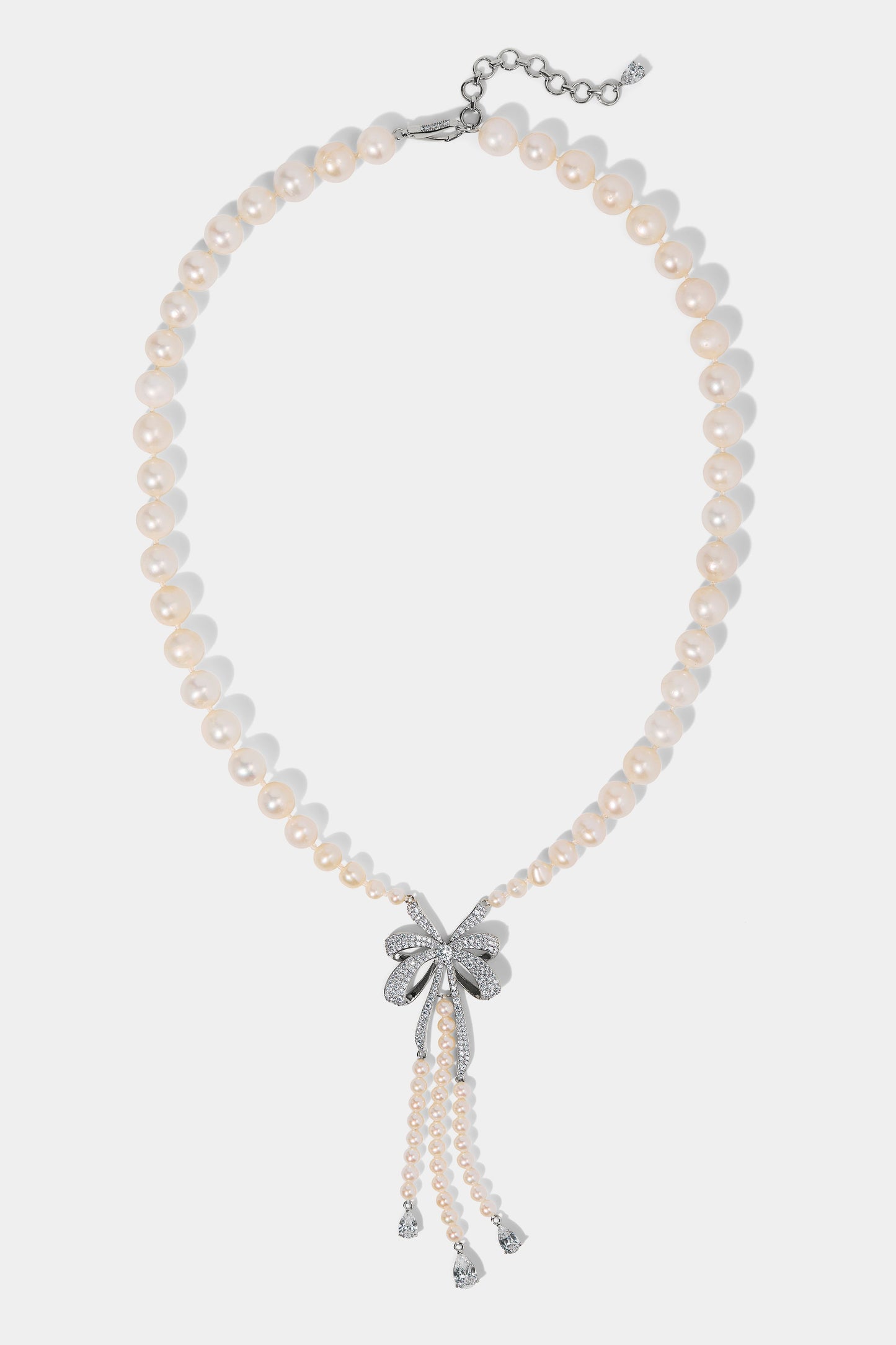 EROS BOW PEARL NECKLACE IN RHODIUM PLATING