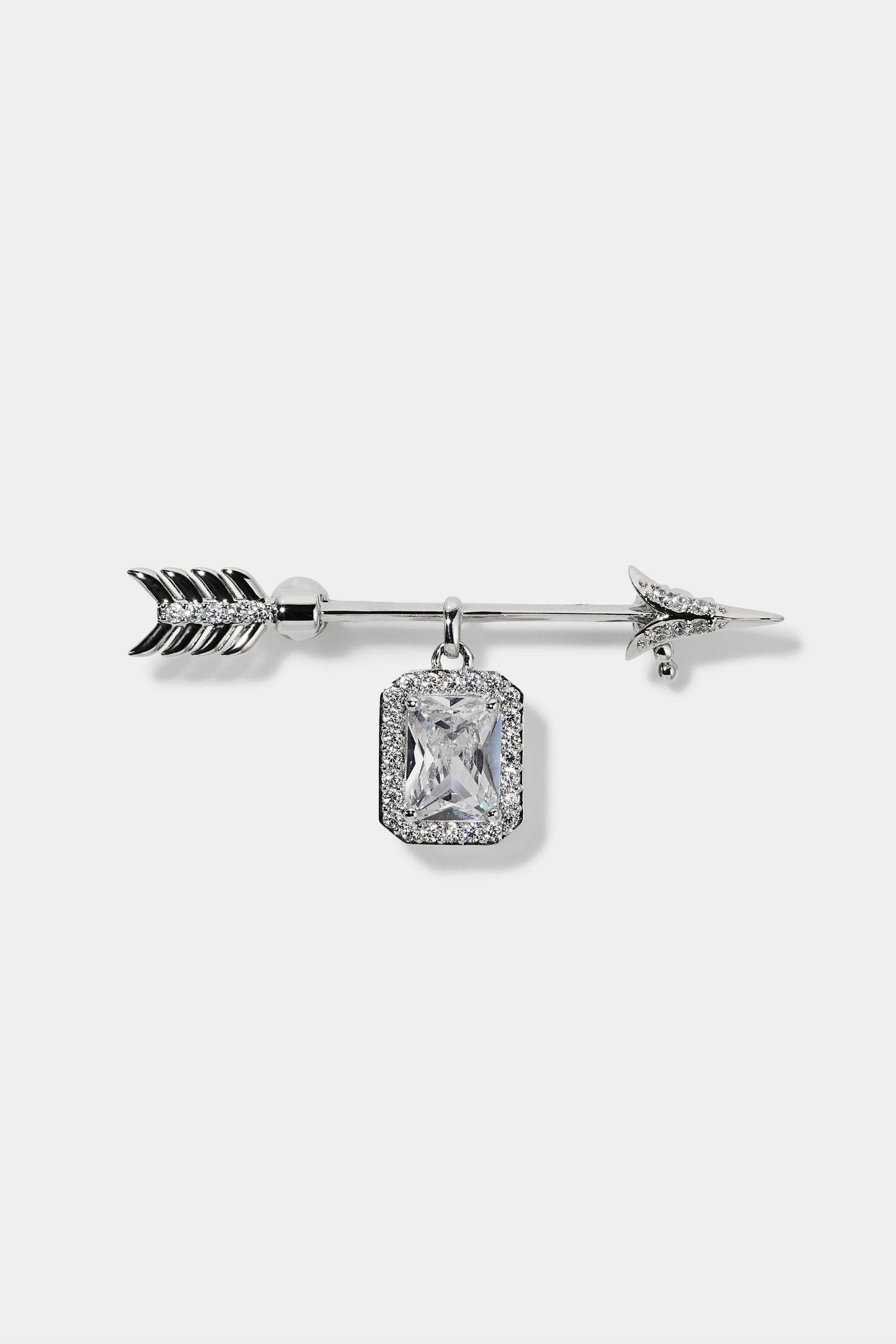 CEREMONY SWAG EMERALD ARROW PIN BAG CHARM IN RHODIUM PLATING