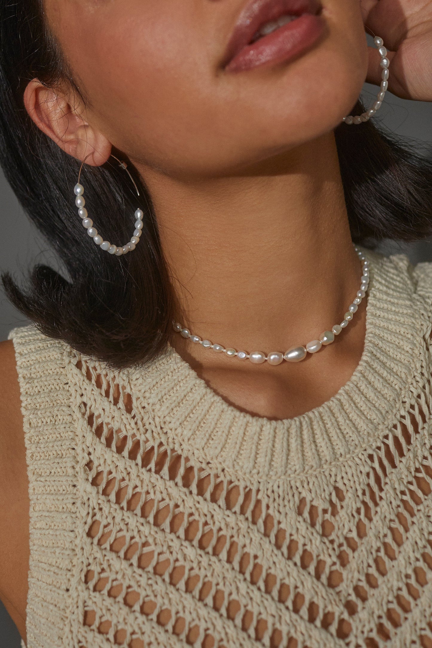 SIREN PEARL WIRE HOOP EARRINGS