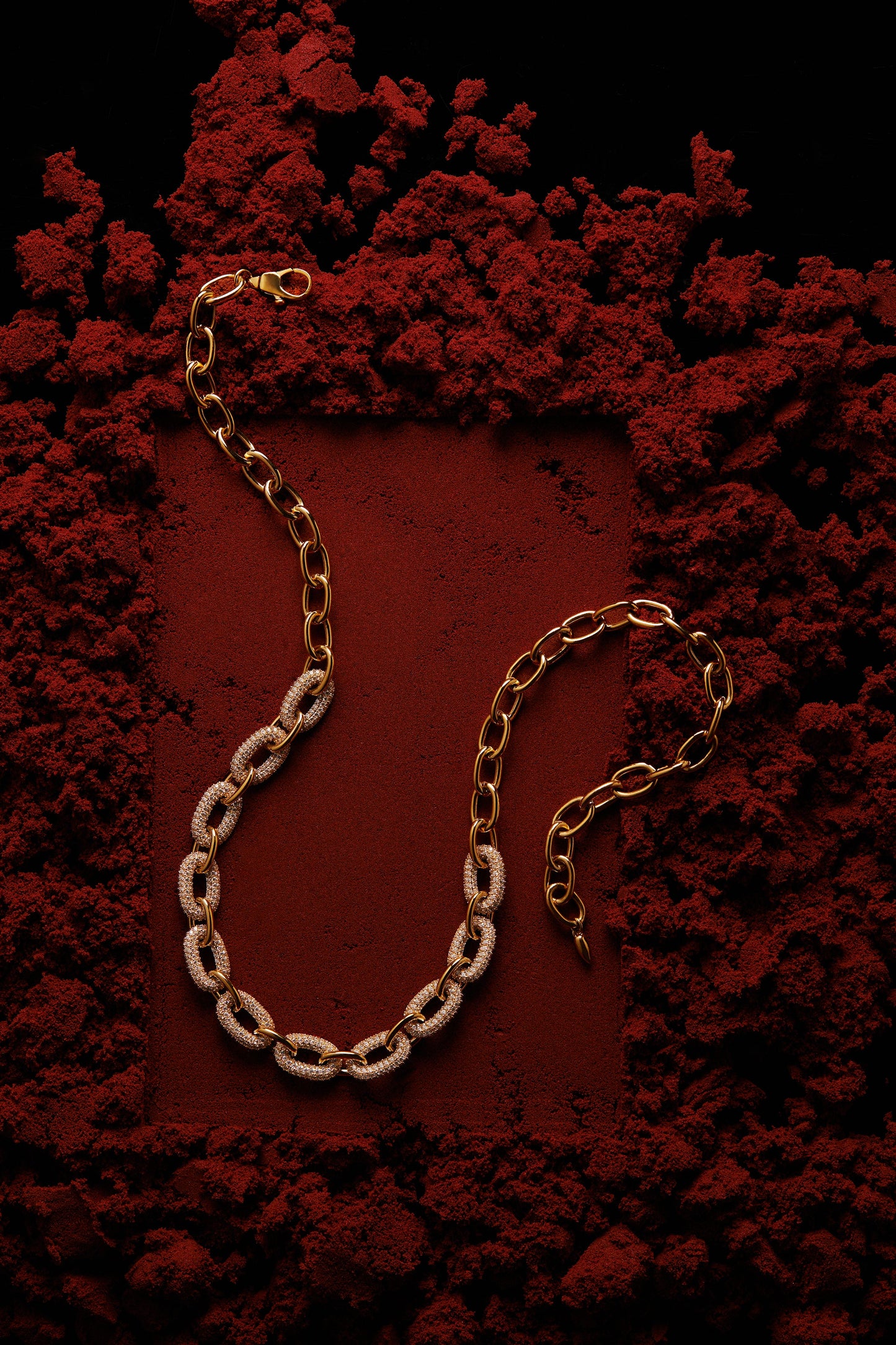 EDITORIAL STILL ALMA DRAMA PAVE LINK NECKLACE ON RED SAND