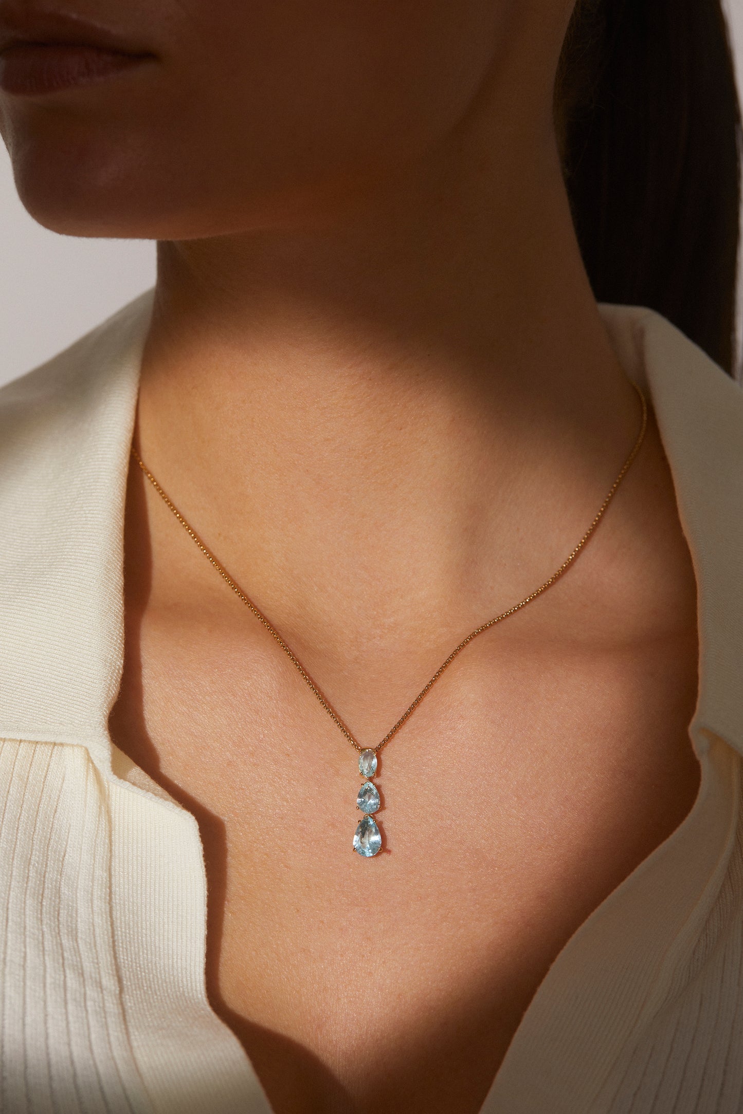 NATURAL BEAUTY AQUA SHORT Y NECK