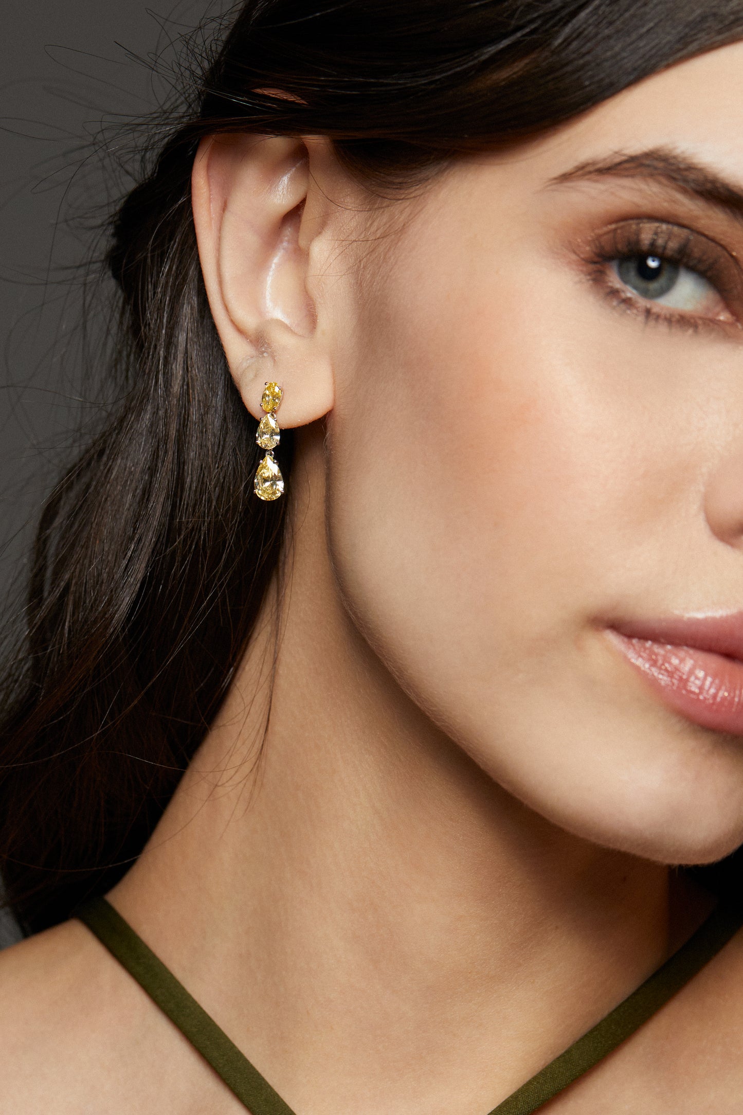 NATURAL BEAUTY YELLOW SHORT DROP EARRING