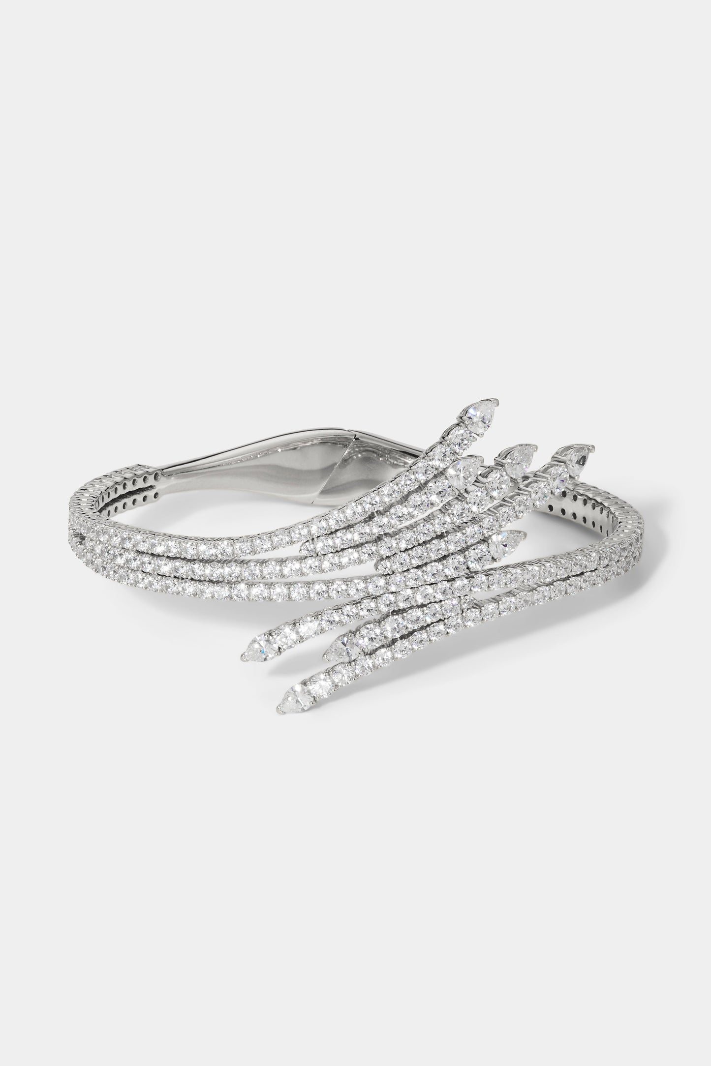 DIVA FAN HINGE CUFF IN RHODIUM PLATING